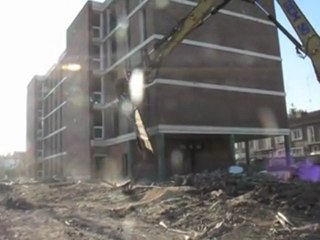 À Anzin, le bâtiment Troènes est en cours de démolition