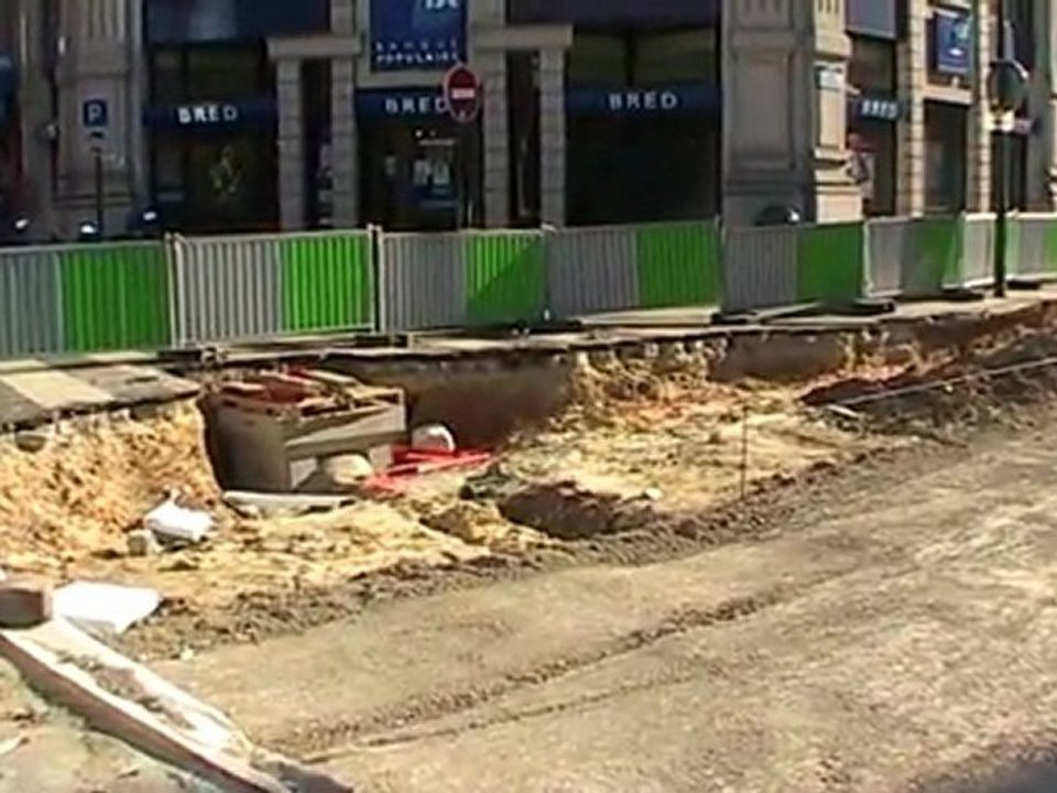 Vincennes : venus d'Inde, les pavés sont en cours de pose rue du Midi et avenue du Château