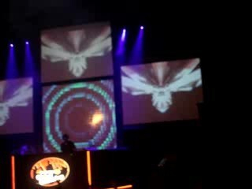 Crowd Cheering for Tiesto!