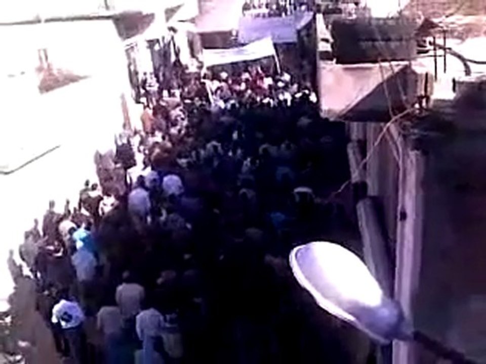 فري برس   ادلب  جسرالشغور قرية الناجية جمعة عذراحماة سامحينا3 2 2012 ج1