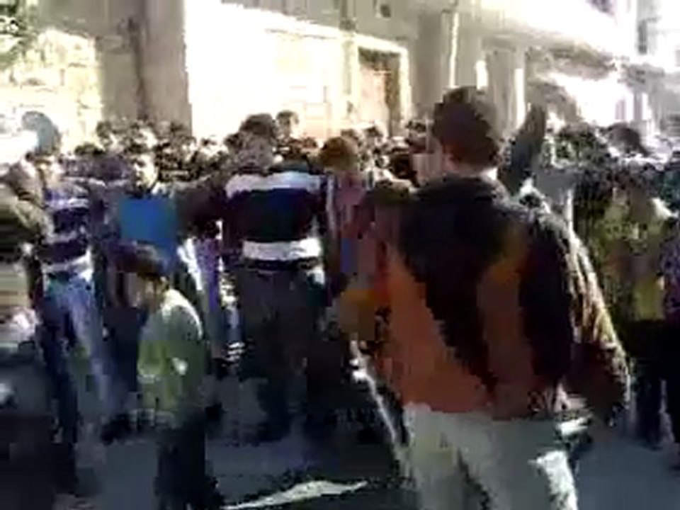 فري برس   الأتارب بريف حلب مظاهرة طلابية بمشاركة الحرائر 2 2 2012 ج3