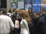 Lana Del Rey saluda a los fans en Nueva York