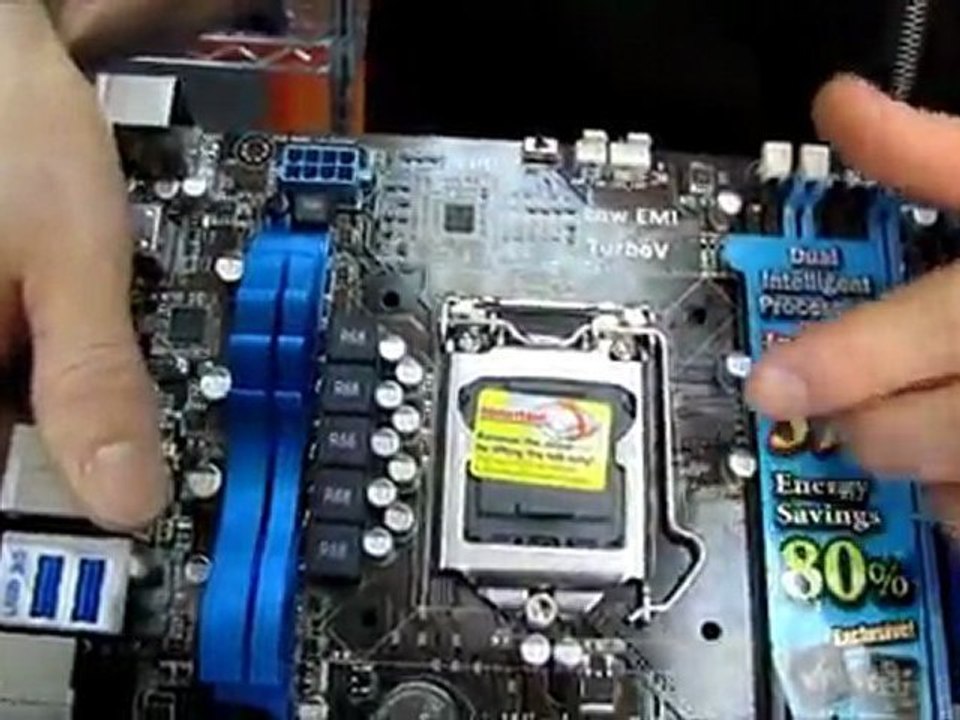 ASUS P8P67 LE P67 Core i7 Crossfire Sandy Bridge Motherboard Unboxing & First Look Linus Tech Tips