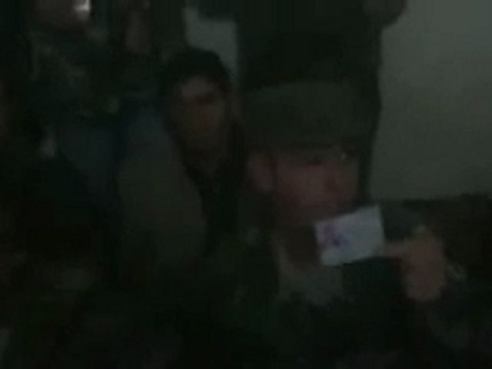 فري برس   انشقاق مجموعة عساكر في حلب وانضمامهم للجيش الحر 2 2 2012