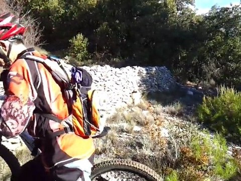 Sortie VTT dans le luberon - 24 décembre 2011 - exercice du saut