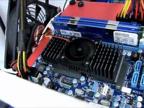 AMD Fusion E-350 APU Running HAWX 2 DX11 Linus Tech Tips