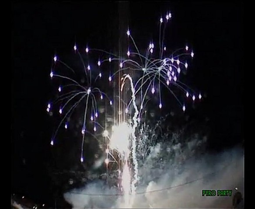 Feu d'artifice avec musique & Flammes Explo chez Pyro Party