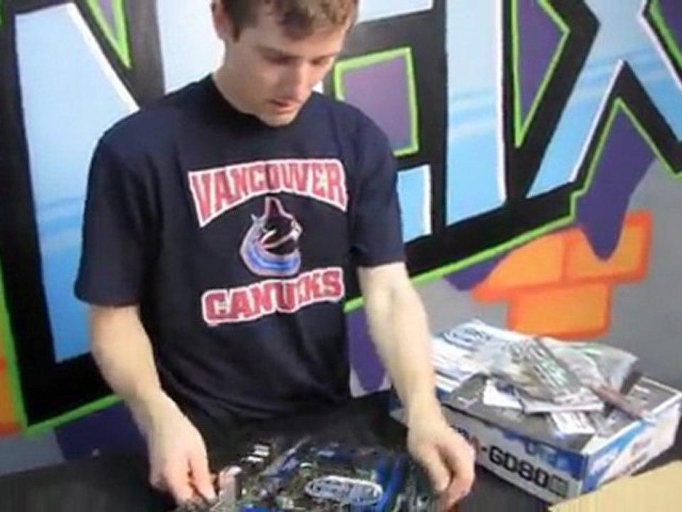 MSI Z68A-GD80 Sandy Bridge Core i7 SLI Motherboard Unboxing & First Look Linus Tech Tips