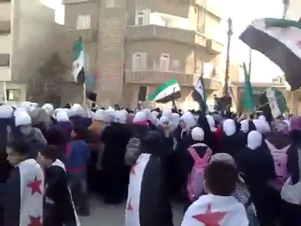 فري برس   حي برزة الدمشقي مظاهرة طلابية في ذكرا مجزرة حماة الثلاثين 2 2 2012