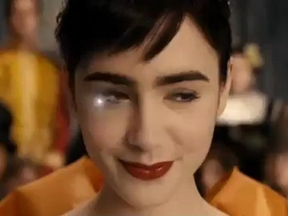 Mirror Mirror featurette With Julia Roberts, Armie Hammer & Lily Collins