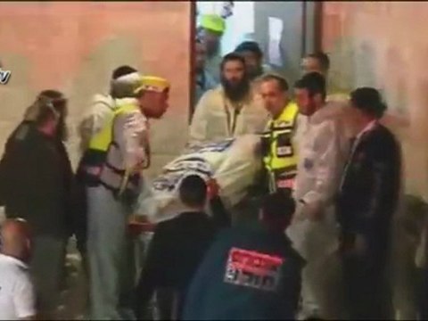 Miles asistieron al entierro de la familia asesinada por terroristas palestinos en Samaria