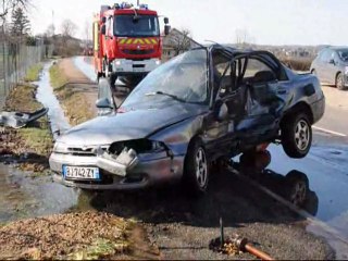 Spectaculaire accident à Blanzy en Saône-et-Loire : un blessé (4/02/2012)