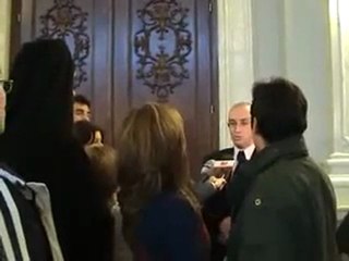 Monahul Filotheu si Iulian Urban in Senat dupa votul asupra Pasapoartelor Biometrice