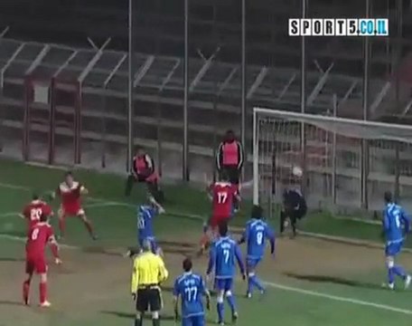 FOOT : il est pas joli ce but contre son camp !