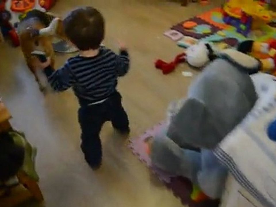 Nathan marche a 11 mois