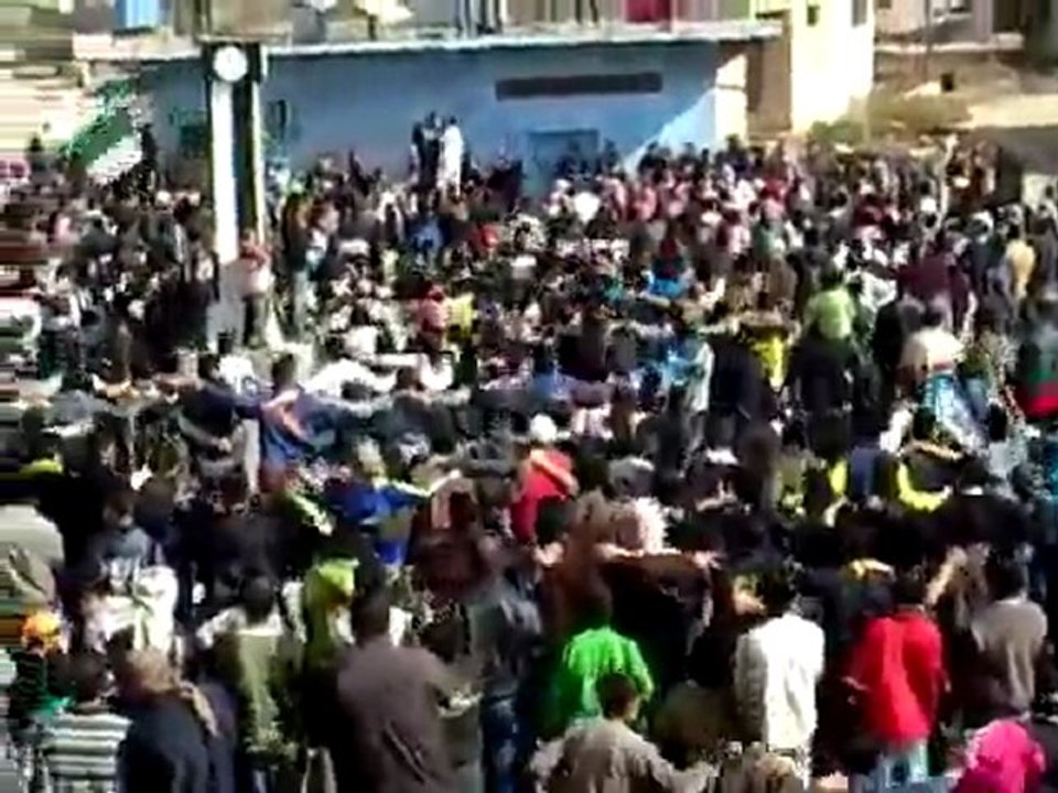 فري برس   الغارية الشرقية   مظاهرة رائعة رغم الجراح في جمعة عذراً حماه سامحينا 3 2 2012