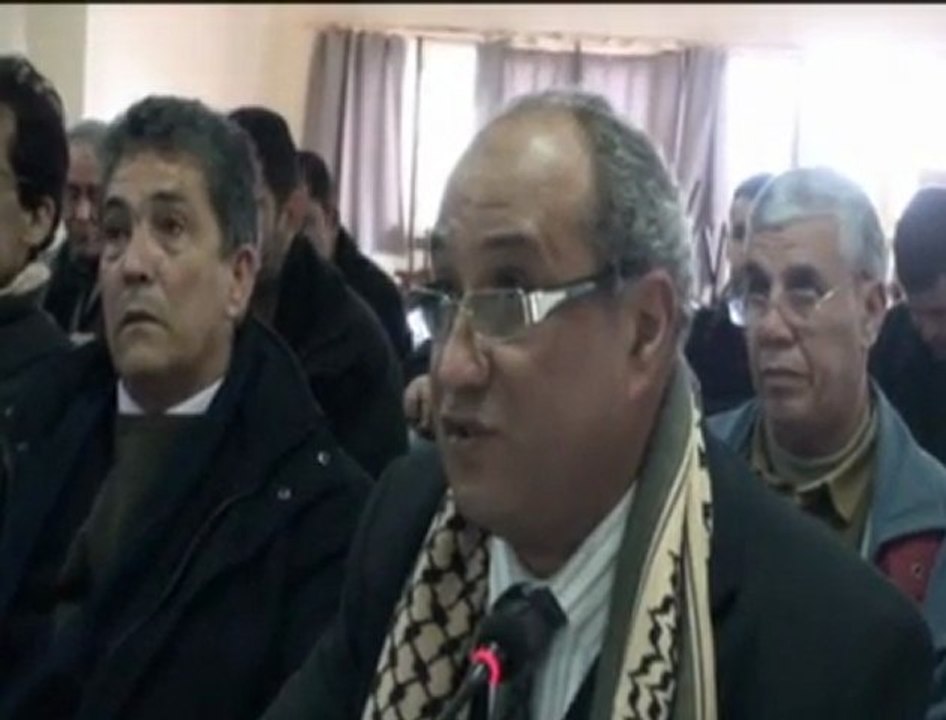 ذ . أحمد بادي مفتش مادة الفلسفة في عرض حول موضوع " التحضير البيداغوجي والمعرفي للمجزوءة " خلال الدورة التكوينية ليوم 21دجنبر 2011 بمركز تكوين ال