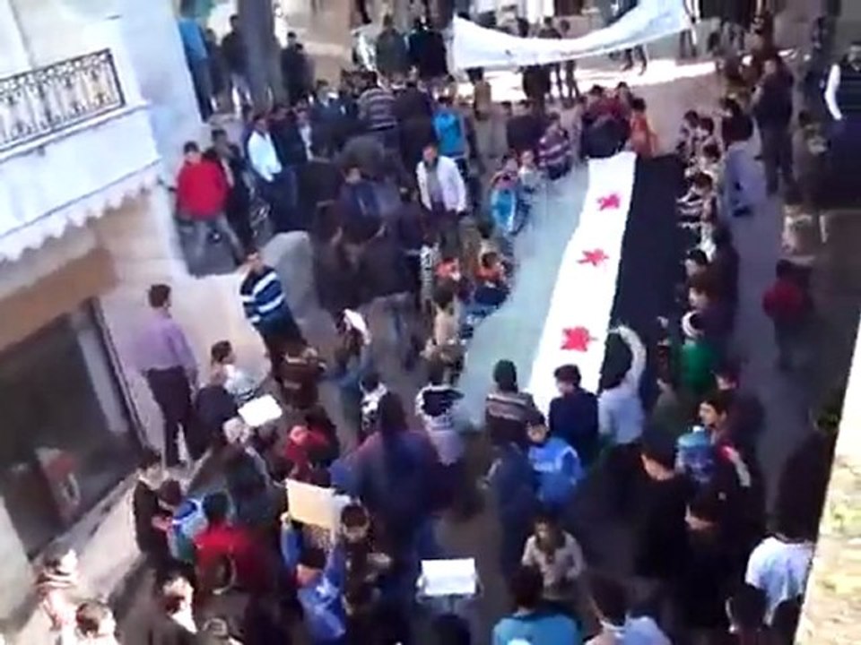 فري برس   ادلب جسرالشغور قرية الناجية جمعة عذراحماة سامحينا3 2 2012 ج3