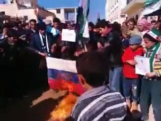 فري برس   ادلب جسرالشغور قرية الناجية جمعة عذراحماة سامحينا3 2 2012 ج1