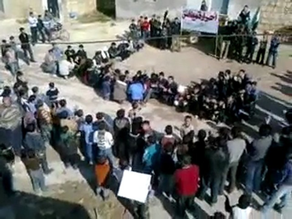 فري برس   ادلب   قميناس    مظاهرة جمعة عذرا حماة 3 2 2012 جـ2