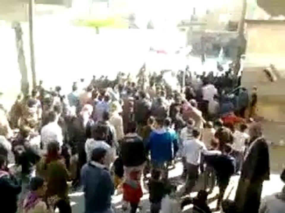 فري برس   ادلب   قميناس    مظاهرة جمعة عذرا حماة 3 2 2012 جـ1