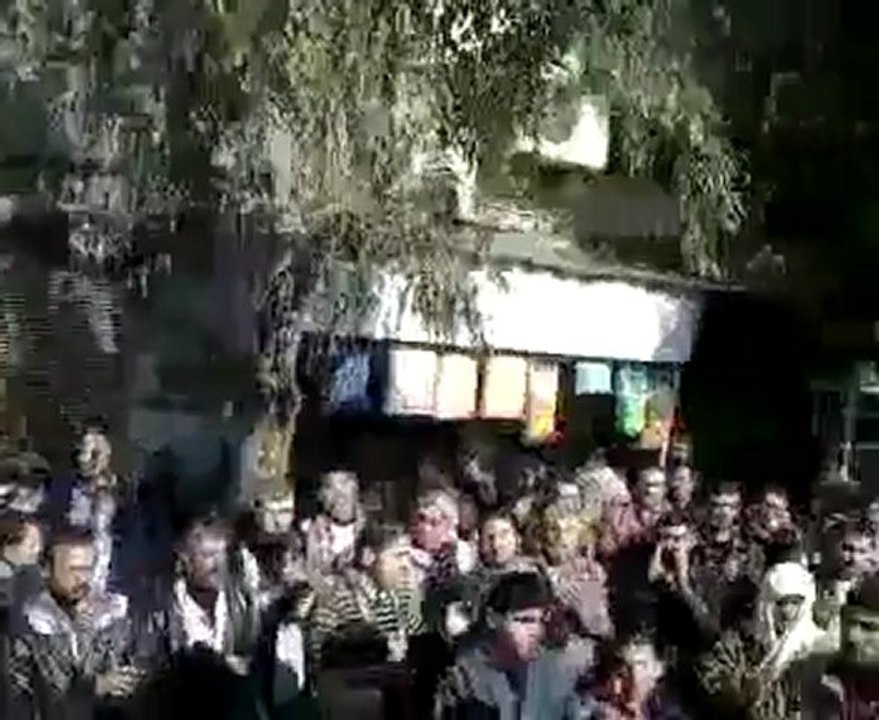 فري برس   ‫ادلب   أرمناز    جمعة عذراً حماه سامحينا 3 2 2012 جـ1‬‎