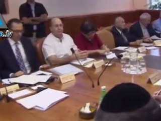 Abbas quiere que Israel libere a Barghouti y Sadat