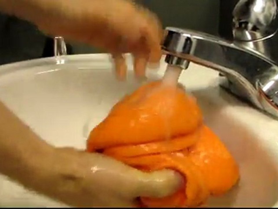 ShamWow Unboxing & Test Linus Tech Tips