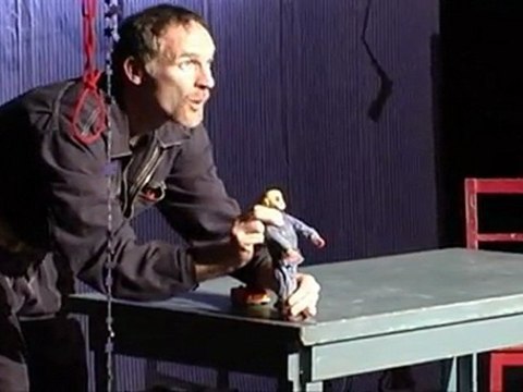 Bei der Feueurwehr wird der Kaffee kalt - Das weite Theater - Théâtre et marionnettes - Momix 2012