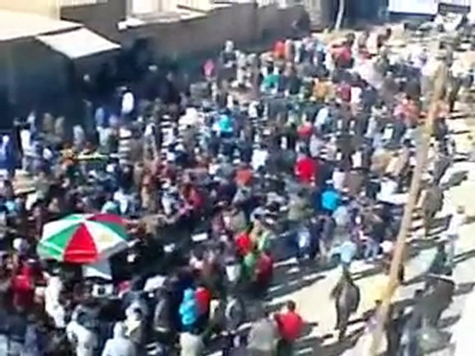 فري برس   مقطع رائع مظاهرة سري كانيهراس العين سبت الغضب لحمص 4 2 2012