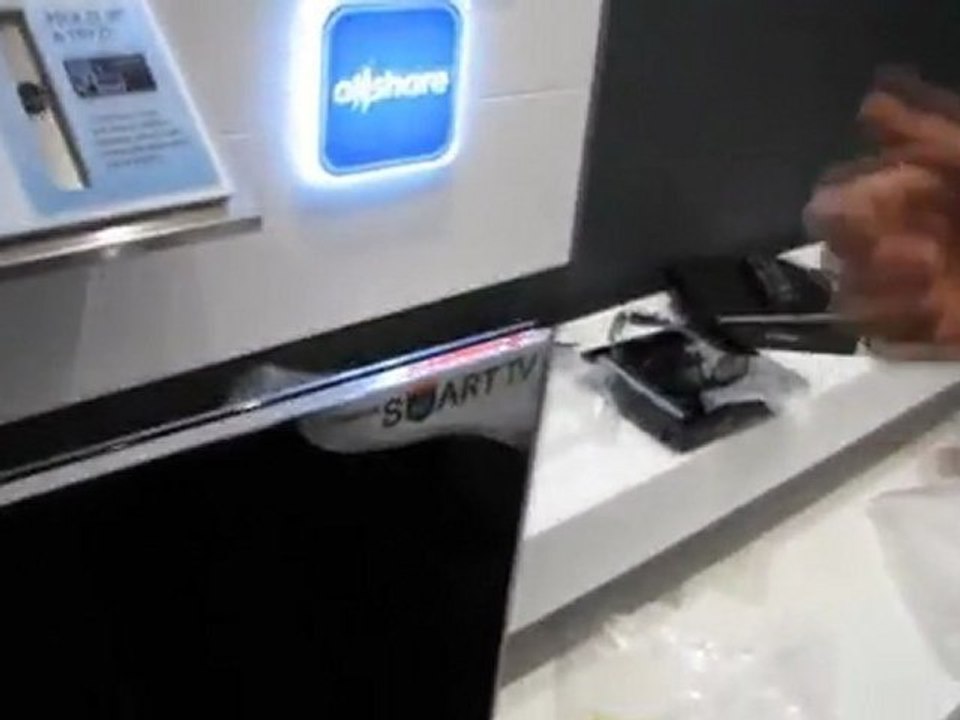 Samsung UN46D7000 Ultra Slim 46" LED HDTV Unboxing & First Look Linus Tech Tips