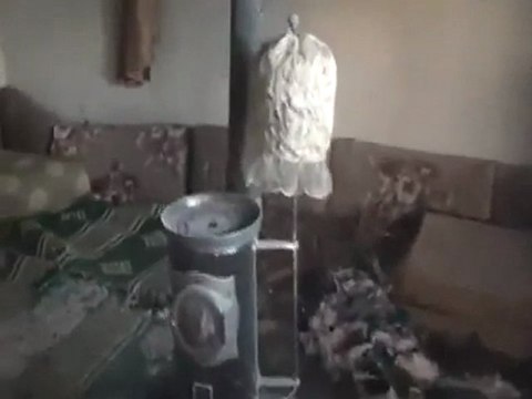 فري برس الرستن منزل مقصوف بقذيفة دبابة لم تنفجر4 2 2012