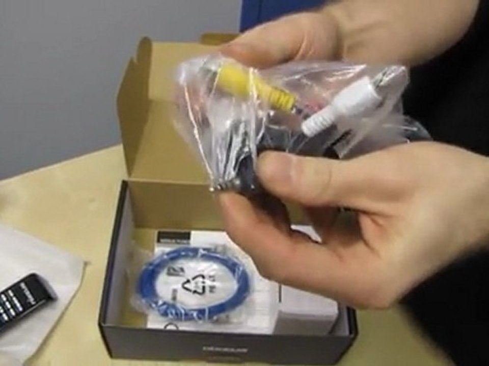 Nixeus Fusion XS Android 2.2 Network Media Player Unboxing & First Look Linus Tech Tips