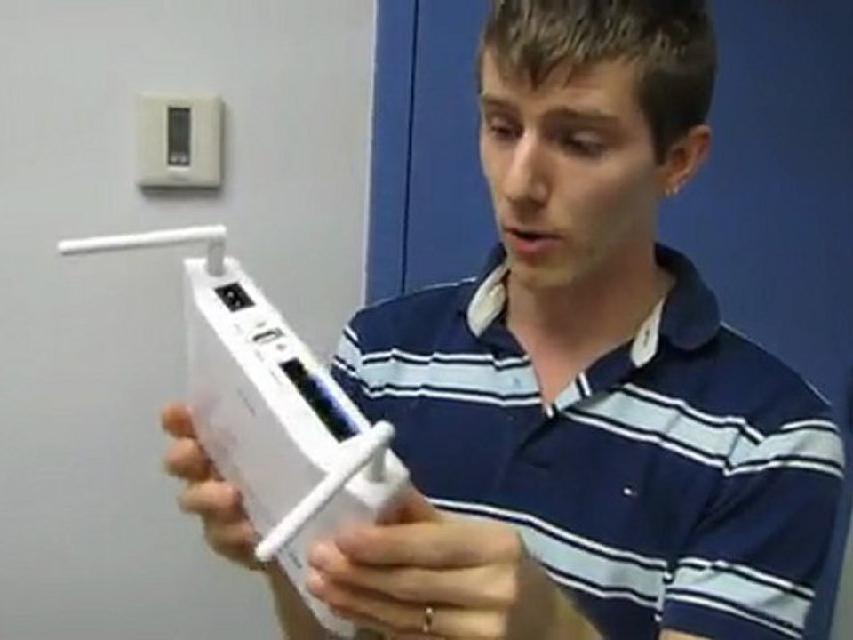 D-Link DHP-1320 Hy-Fi Wireless & Powerline Router Unboxing & First Look Linus Tech Tips