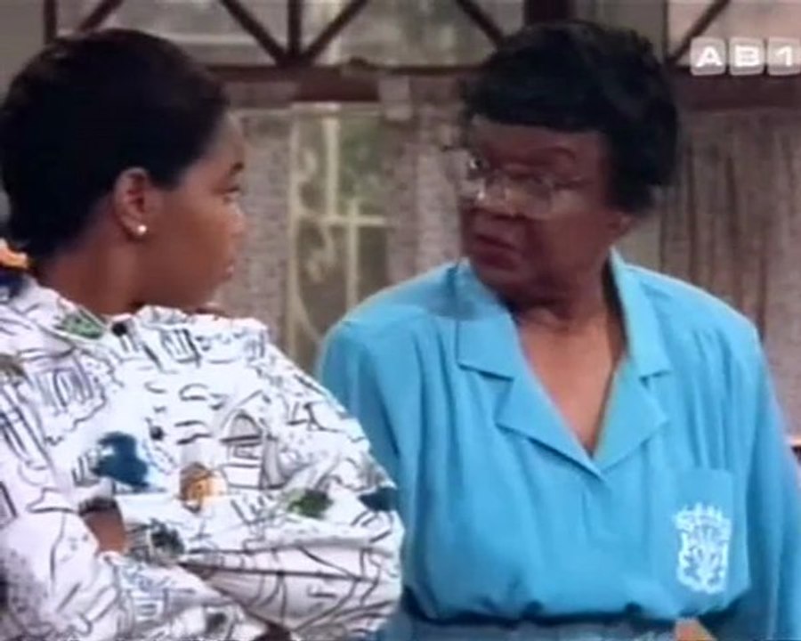 La Vie de Famille S1E17 "Laura se dévoue"