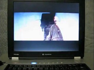 Satelitte AW3 DVDの再生の様子