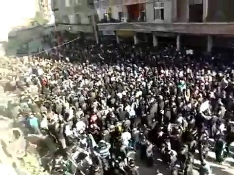 فري برس ريف دمشق داريا الآلاف في تشييع شهداء داريا 4 2 2012 ج3
