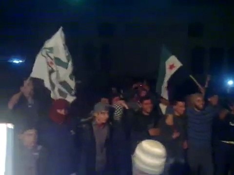 فري برس ‏ ريف حلب تجمع احرار بابكة وباتبو في ساحة الحرية بباتبو و أغنية رائعة في مظاهرة مسائية في سبت الغضب نصرةً لحمص 4 2 2012