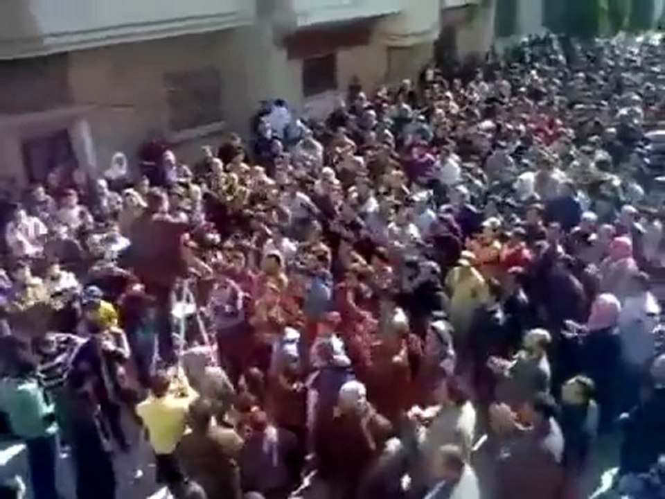 فري برس   حمص الصامدة أحرار الوعر القديم في مظاهرة نصرة الخالدية 4 2 2012