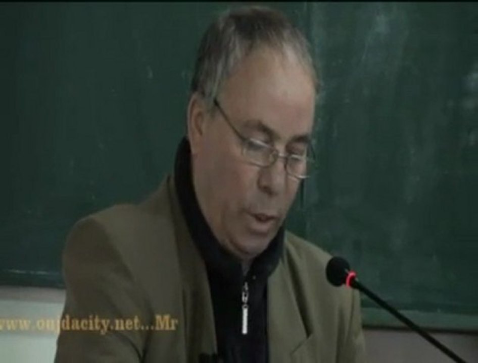 ذ . الشريف مجعيط مفتش مادة الفلسفة في عرض حول الاشتغال على النص الفلسفي ـ الجزء الثاني ـ خلال الدورة التكوينية ليوم 21 دجنبر 2011 بمركز تكوين ال