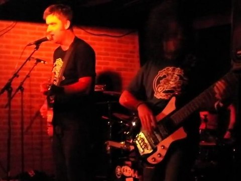 Crève salope ( nono futur - live au bateau ivre 03-02-2012 concert de soutien au local 66 ) 4