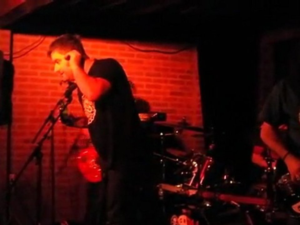 Etoile de Sheriff ( nono futur - live au bateau ivre  03-02-2012 concert de soutien au local 66 ) 8