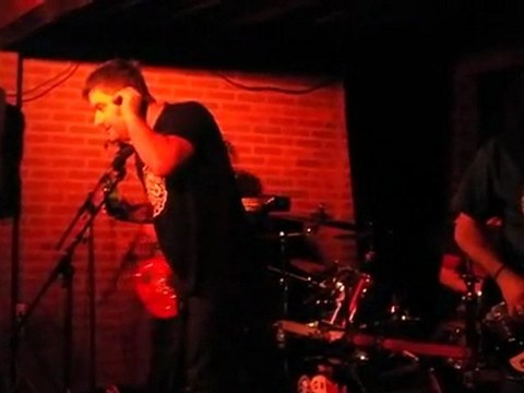 Etoile de Sheriff ( nono futur - live au bateau ivre 03-02-2012 concert de soutien au local 66 ) 8