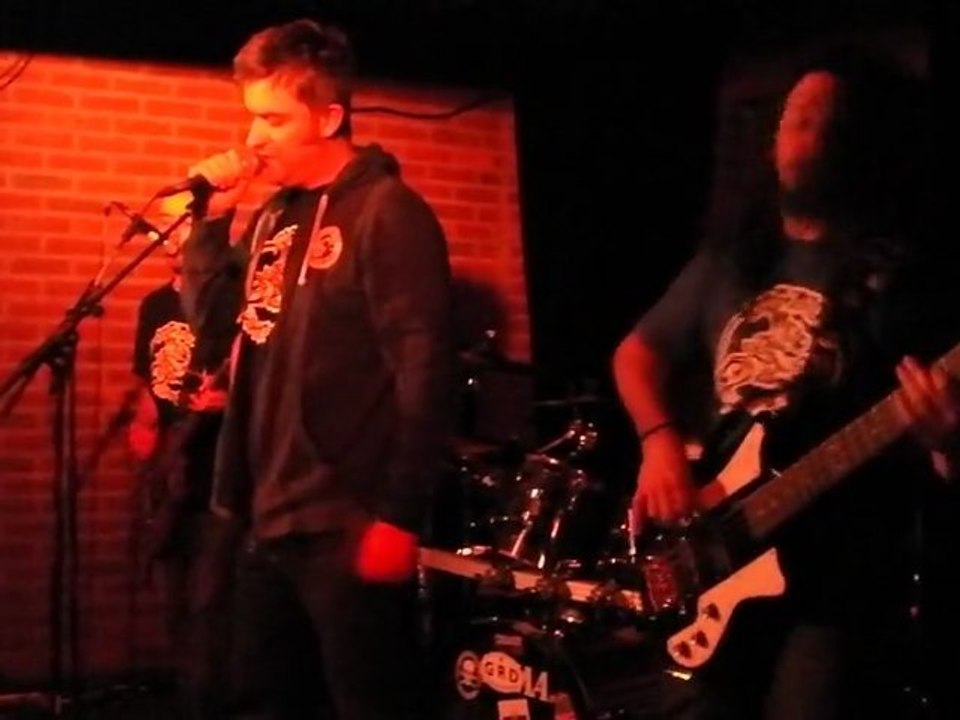 Nono Futur ( nono futur - live au bateau ivre  03-02-2012 concert de soutien au local 66 ) 1