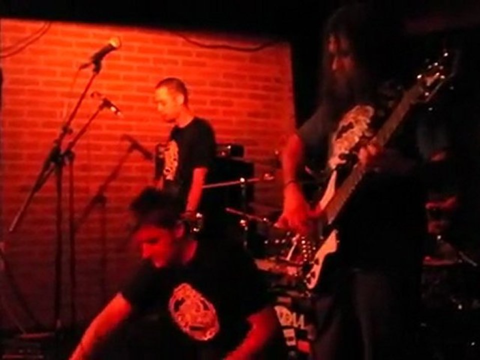 Rendez-vous aux vespasiennes ( nono futur - live au bateau ivre  03-02-2012 concert de soutien au local 66 ) 2