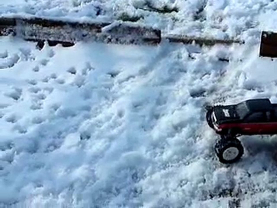 VOITURE R C  2 ROUES MOTRICES SEULEMENT