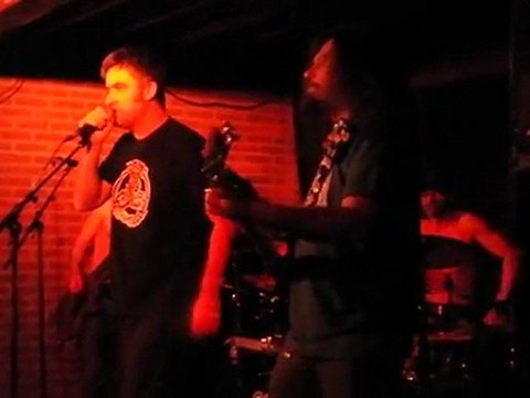 Retour à Manchester ( nono futur - live au bateau ivre 03-02-2012 concert de soutien au local 66 ) 7