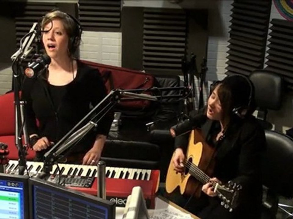 Anna Aaron - Kings Of Leon Cover - Session Acoustique OÜI FM