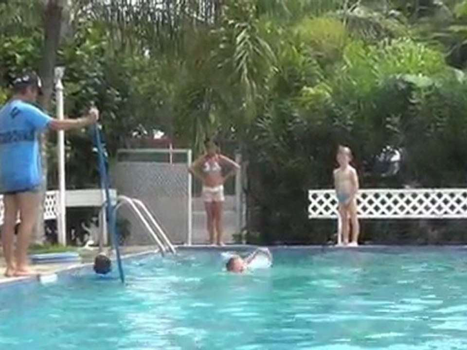 Les cours de natation de Melvil et Esteban
