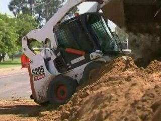 Floods in Queensland kill one